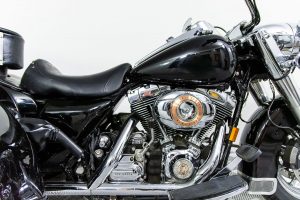 side view of harley davidson road king